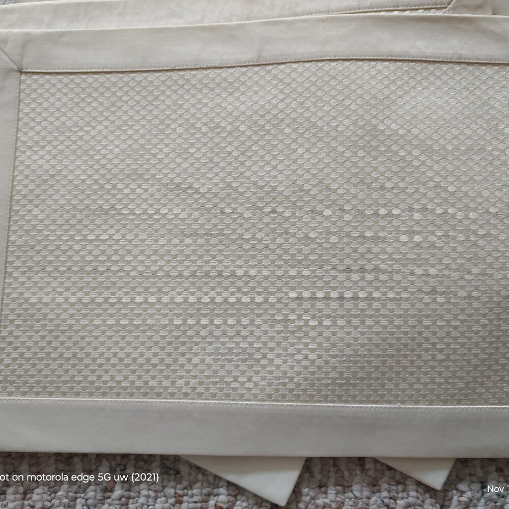 SIX COORDINATED PLACEMAT AND NAPKIN SET IVORY REVERSIBLE MATS SOLID NAPKINS